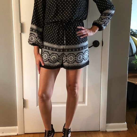 CHARLOTTE RUSSE Romper - Medium - Picture 4 of 6